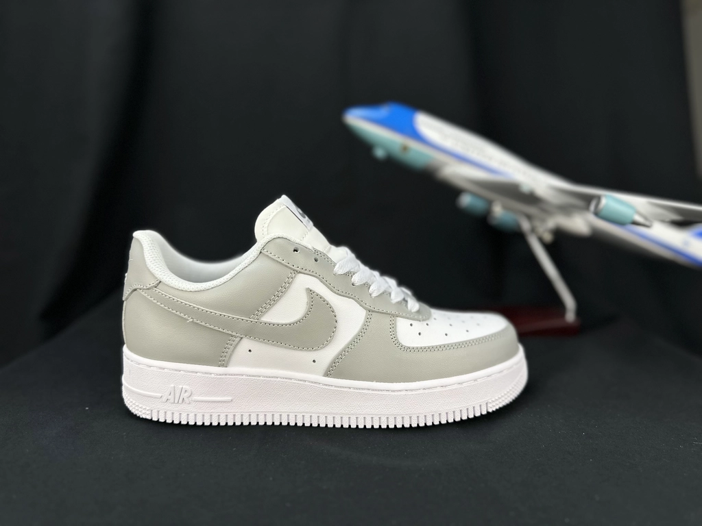 Nike Air Force 1 Branco e Cinzento