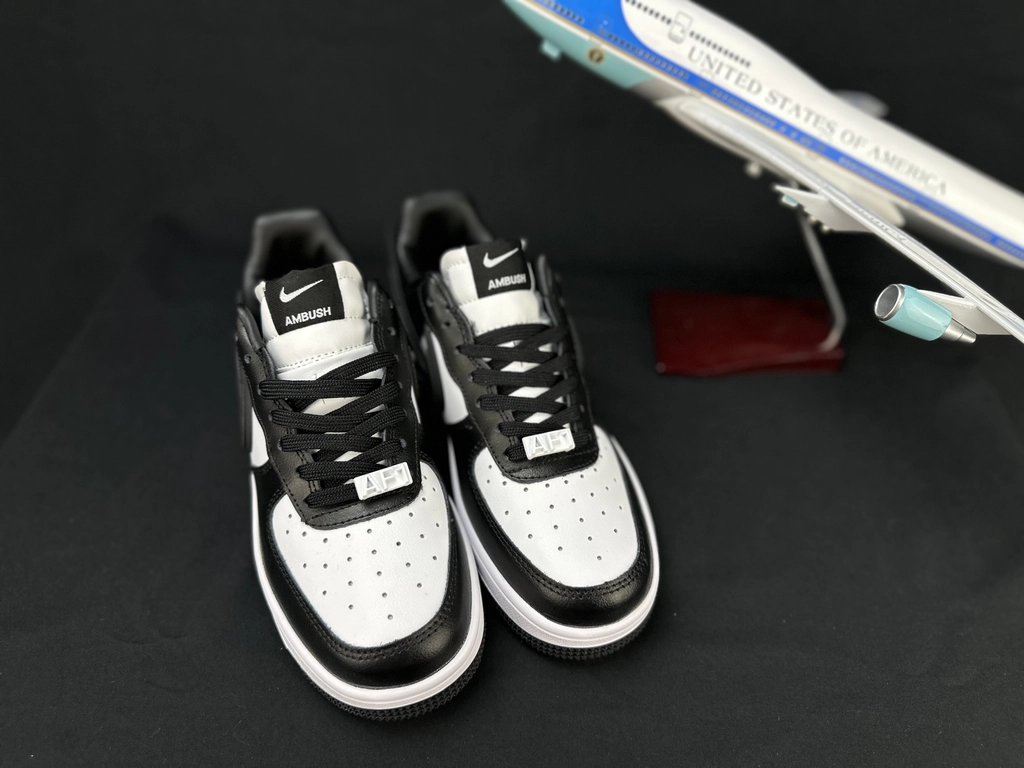 Nike Air Force 1 Grande Swoosh Panda - Vista 7