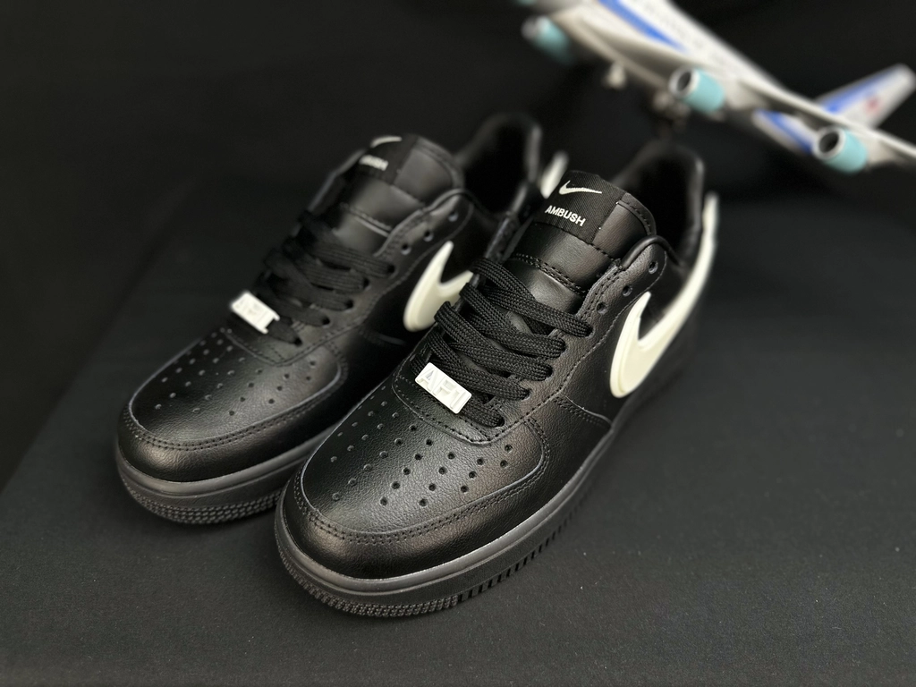 Nike Air Force 1 Grande Swoosh Preto - Vista 3