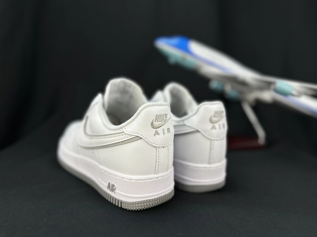 Nike Air Force 1 Duplo Swoosh Branco e Cinzento - Vista 4