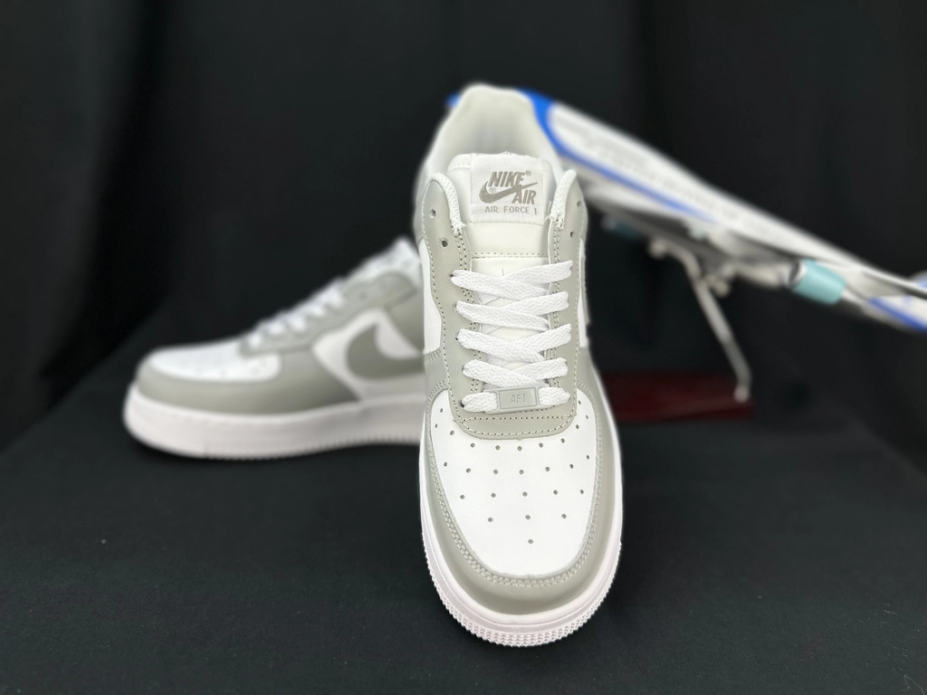 Nike Air Force 1 Branco e Cinzento - Vista 4