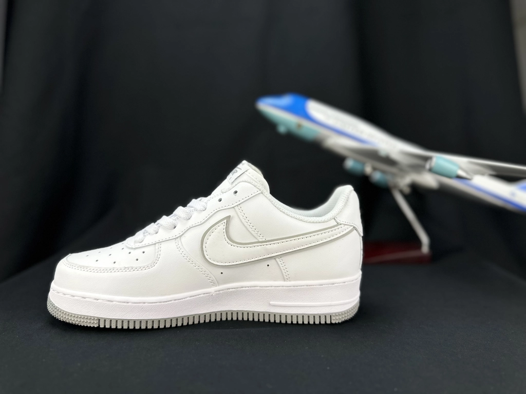 Nike Air Force 1 Duplo Swoosh Branco e Cinzento - Vista 3