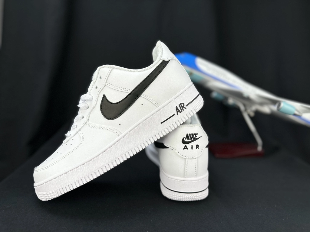 Nike Air Force 1 Preto e Branco - Vista 2