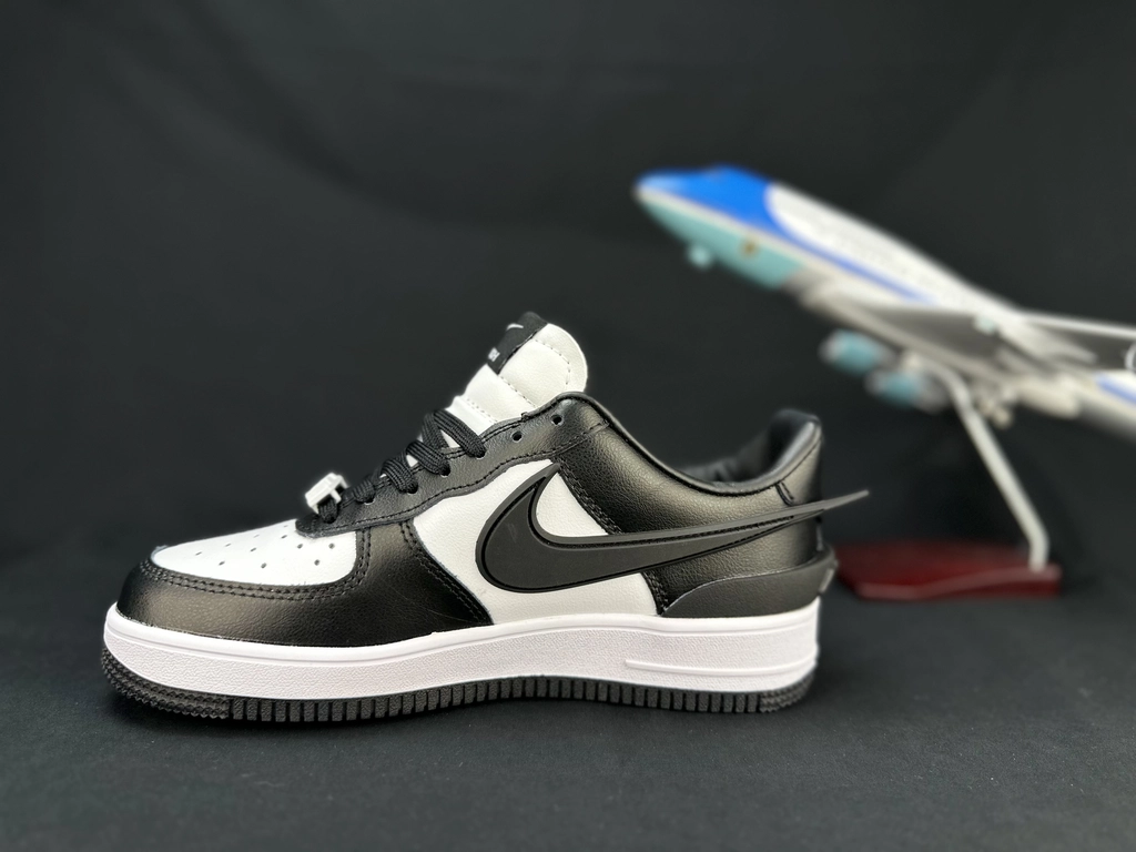 Nike Air Force 1 Grande Swoosh Panda - Vista 10