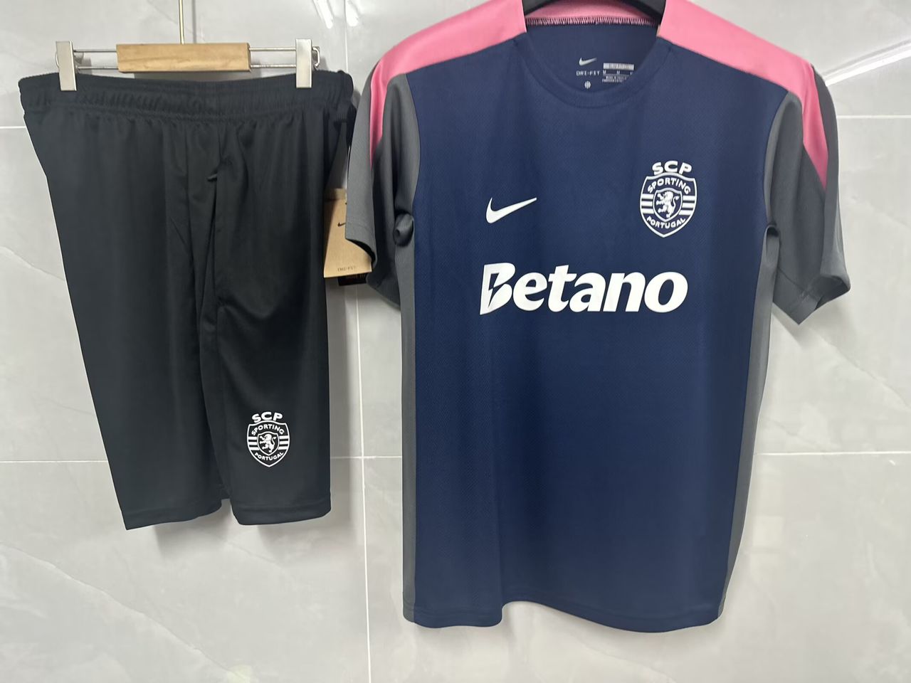 Sporting KIT Treino Staff 25/26