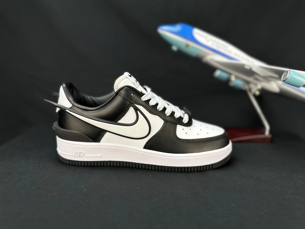 Nike Air Force 1 Grande Swoosh Branco e Preto
