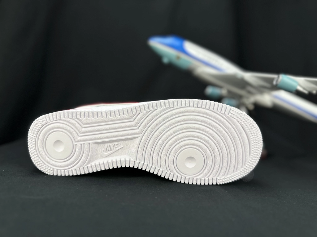 Nike Air Force 1 Duplo Swoosh Branco e Vermelho - Vista 2