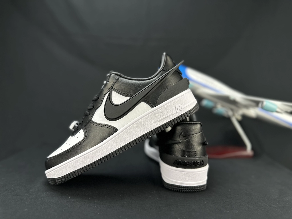 Nike Air Force 1 Grande Swoosh Panda - Vista 6