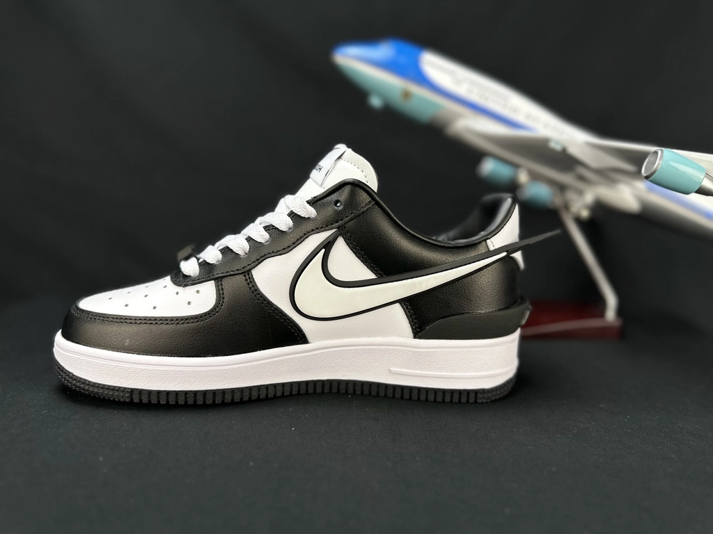 Nike Air Force 1 Grande Swoosh Branco e Preto - Vista 8