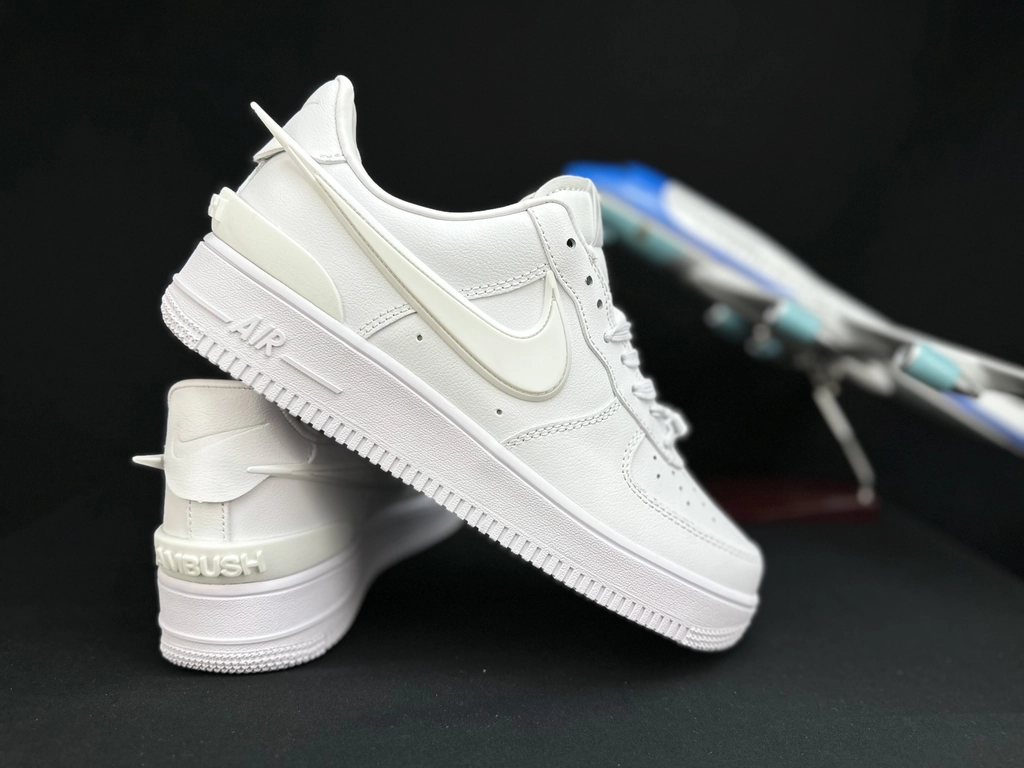 Nike Air Force 1 Grande Swoosh Branco Total - Vista 5
