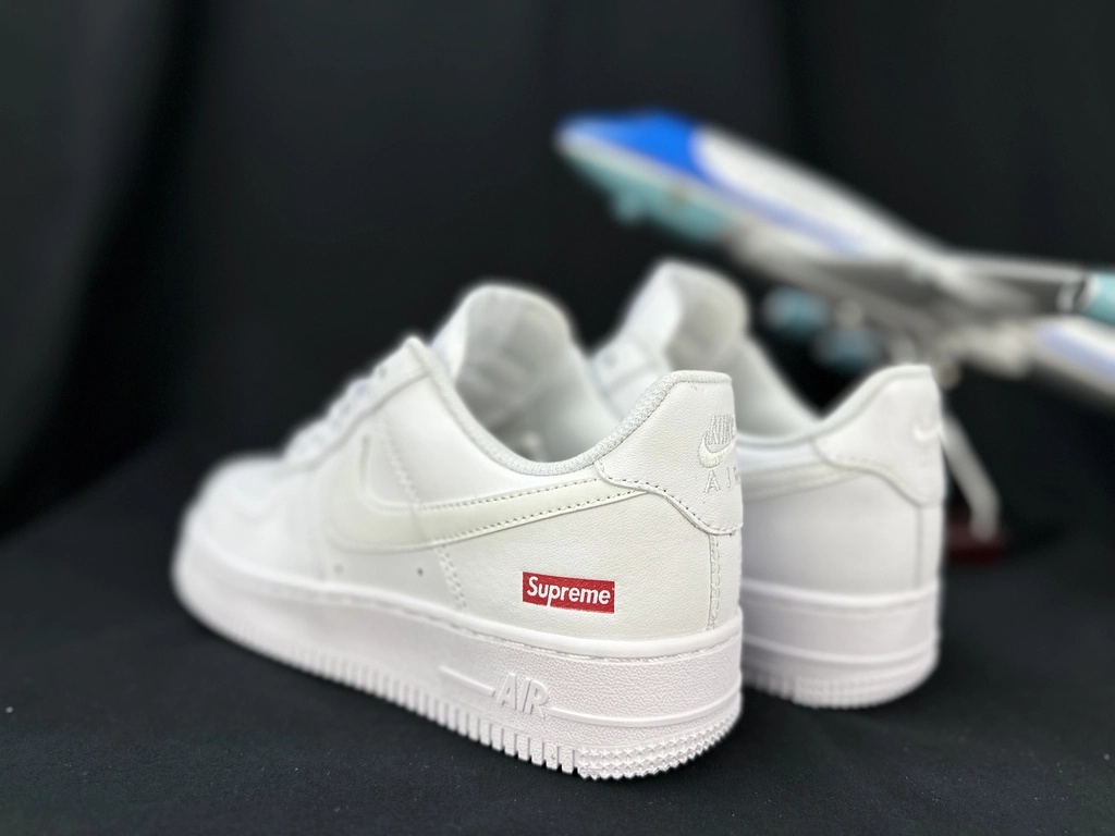 Nike Air Force 1 Supreme Branco - Vista 8