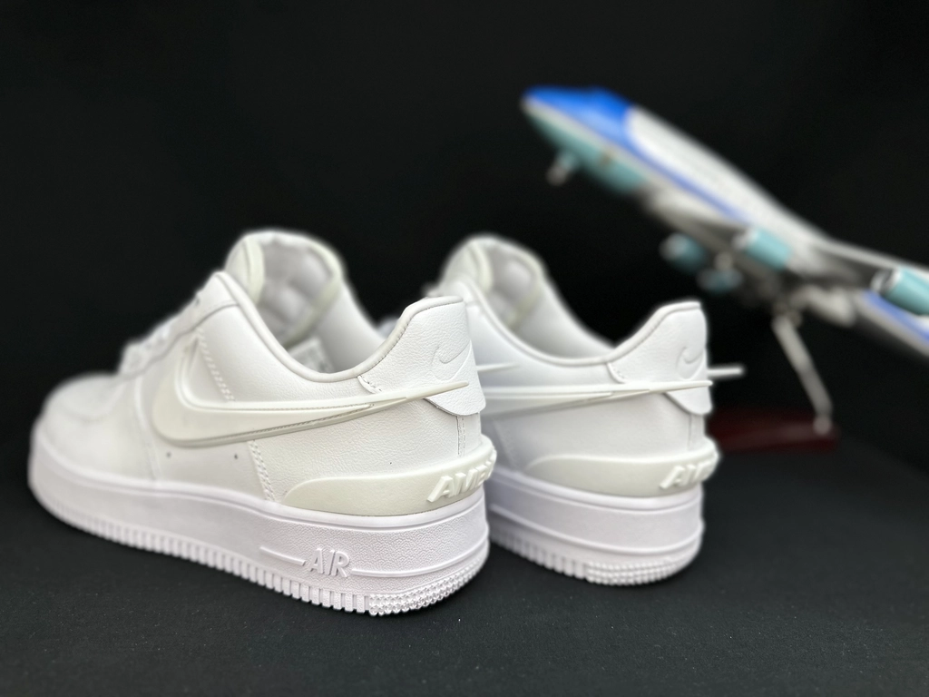 Nike Air Force 1 Grande Swoosh Branco Total - Vista 3