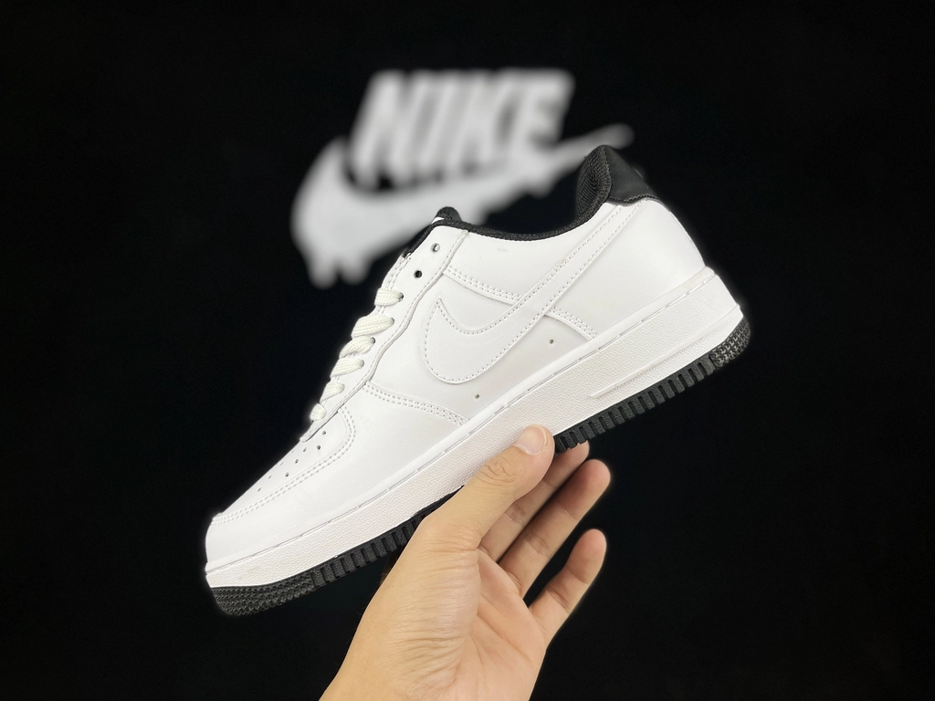 Nike Air Force 1 Edição Preto com Swoosh Branco - Vista 8