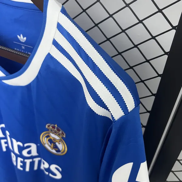 Camisola Real Madrid Terceira Fora 2025/26 - Vista 6