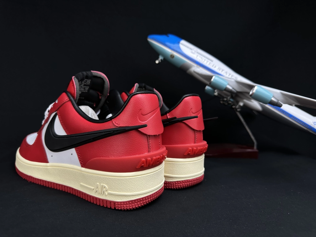 Nike Air Force 1 Grande Swoosh Vermelho - Vista 4