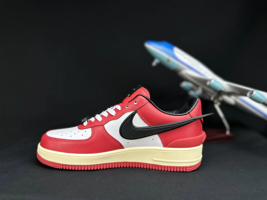 Nike Air Force 1 Grande Swoosh Vermelho - Vista 3