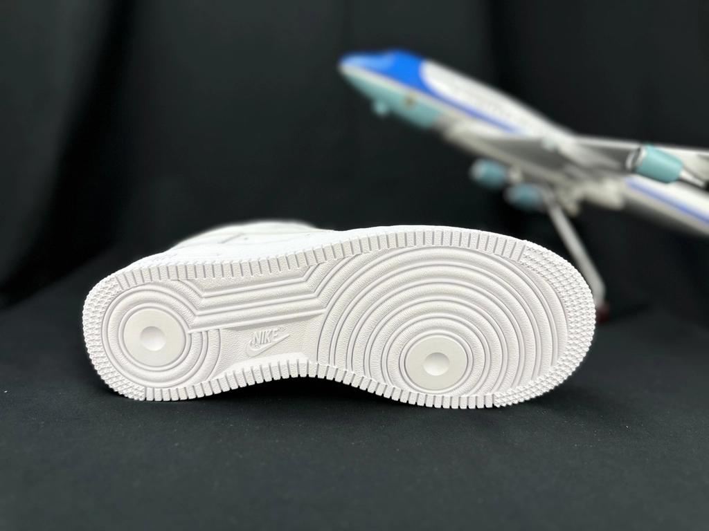 Nike Air Force 1 Supreme Branco - Vista 6