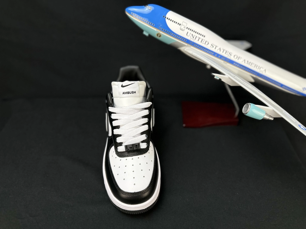 Nike Air Force 1 Grande Swoosh Branco e Preto - Vista 7