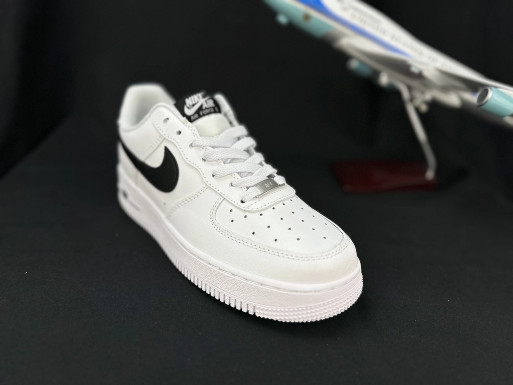 Nike Air Force 1 Preto e Branco - Vista 3