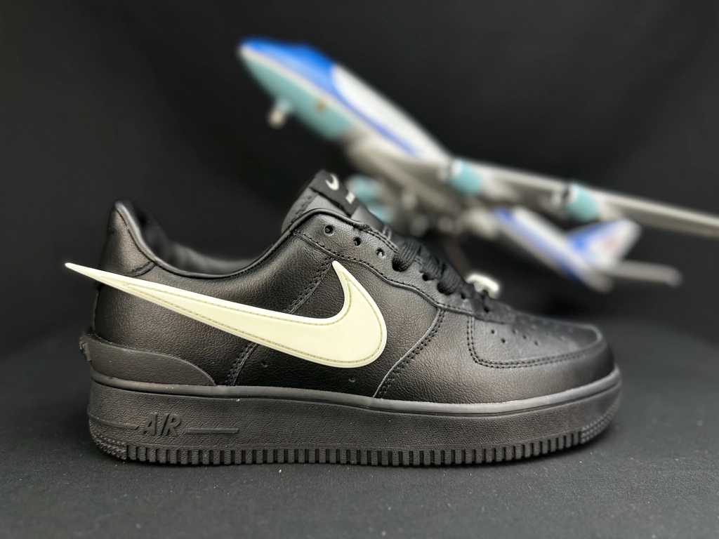 Nike Air Force 1 Grande Swoosh Preto