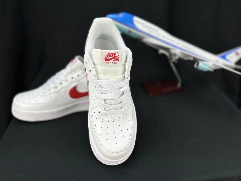Nike Air Force 1 Duplo Swoosh Branco e Vermelho - Vista 7