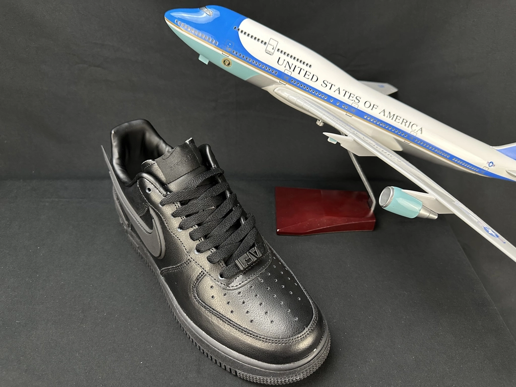 Nike Air Force 1 Grande Swoosh Total Black - Vista 8