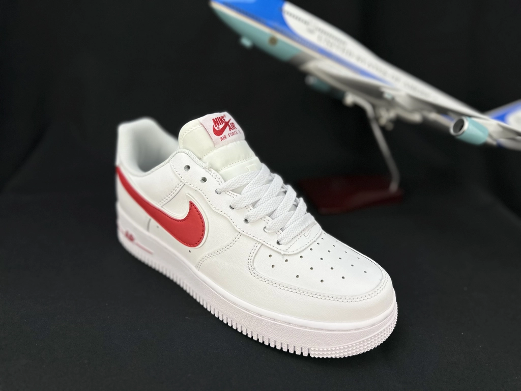 Nike Air Force 1 Duplo Swoosh Branco e Vermelho - Vista 3