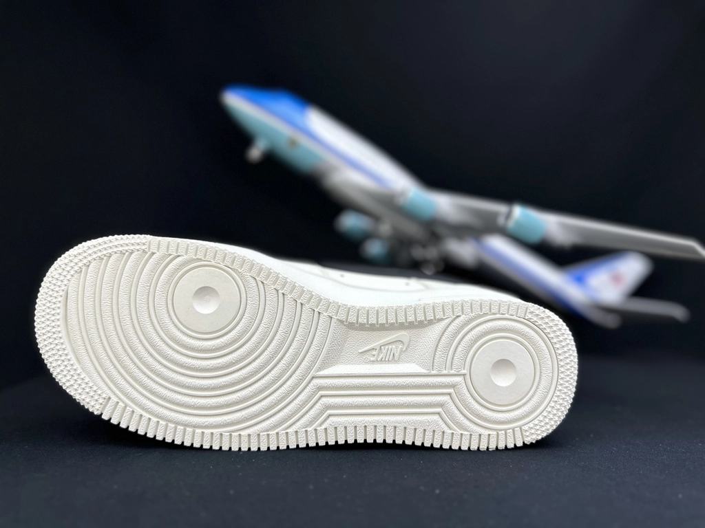 Nike Air Force 1 Grande Swoosh Branco - Vista 3