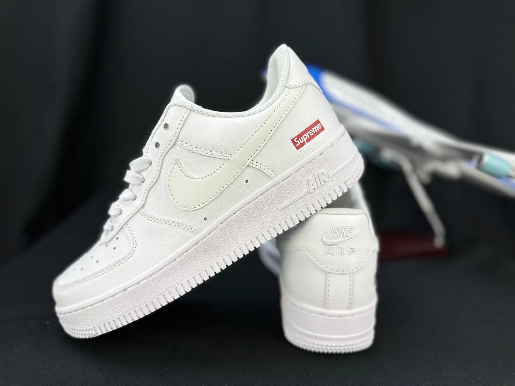 Nike Air Force 1 Supreme Branco - Vista 4