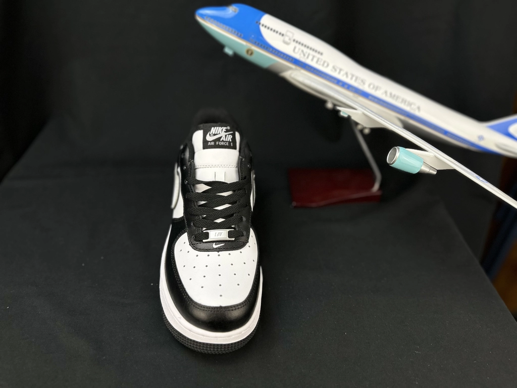 Nike Air Force 1 Duplo Swoosh Panda - Vista 3