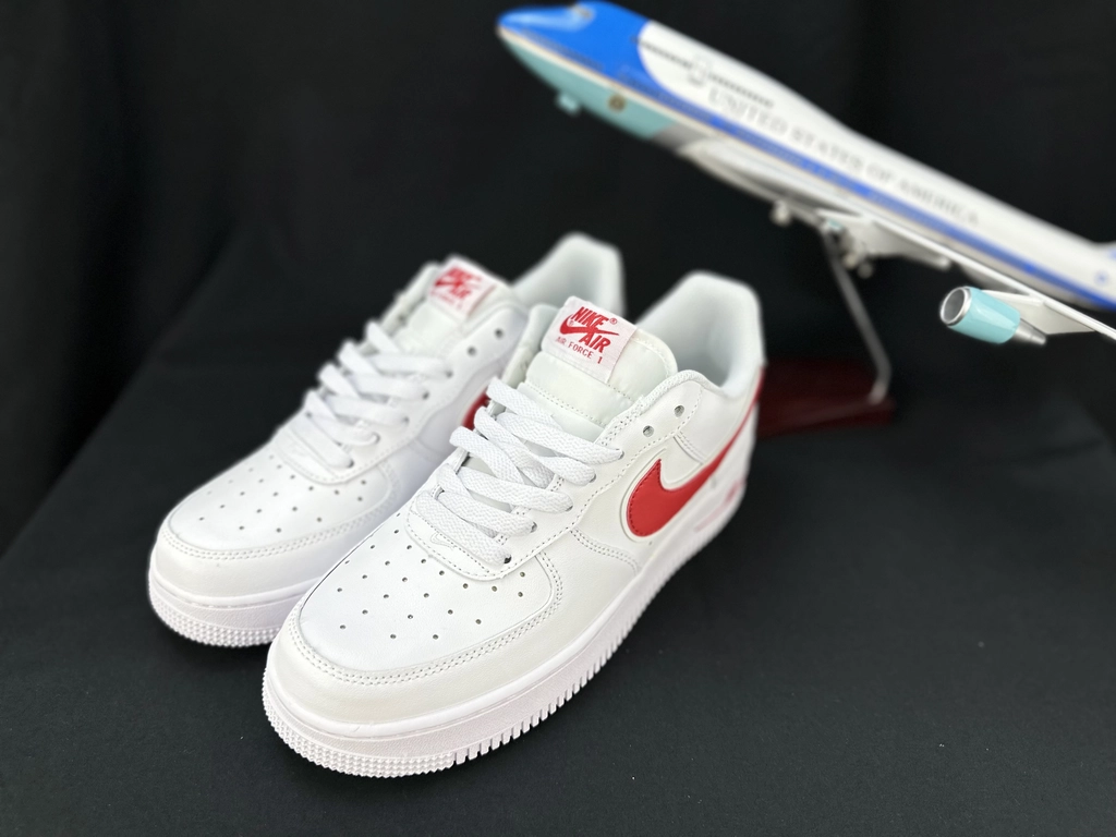 Nike Air Force 1 Duplo Swoosh Branco e Vermelho - Vista 5