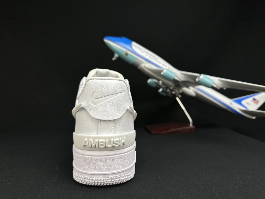 Nike Air Force 1 Grande Swoosh Branco Total - Vista 6