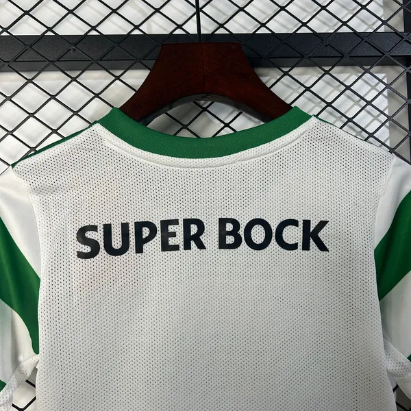 Kit Criança Sporting Principal 2025/26 - Vista 2