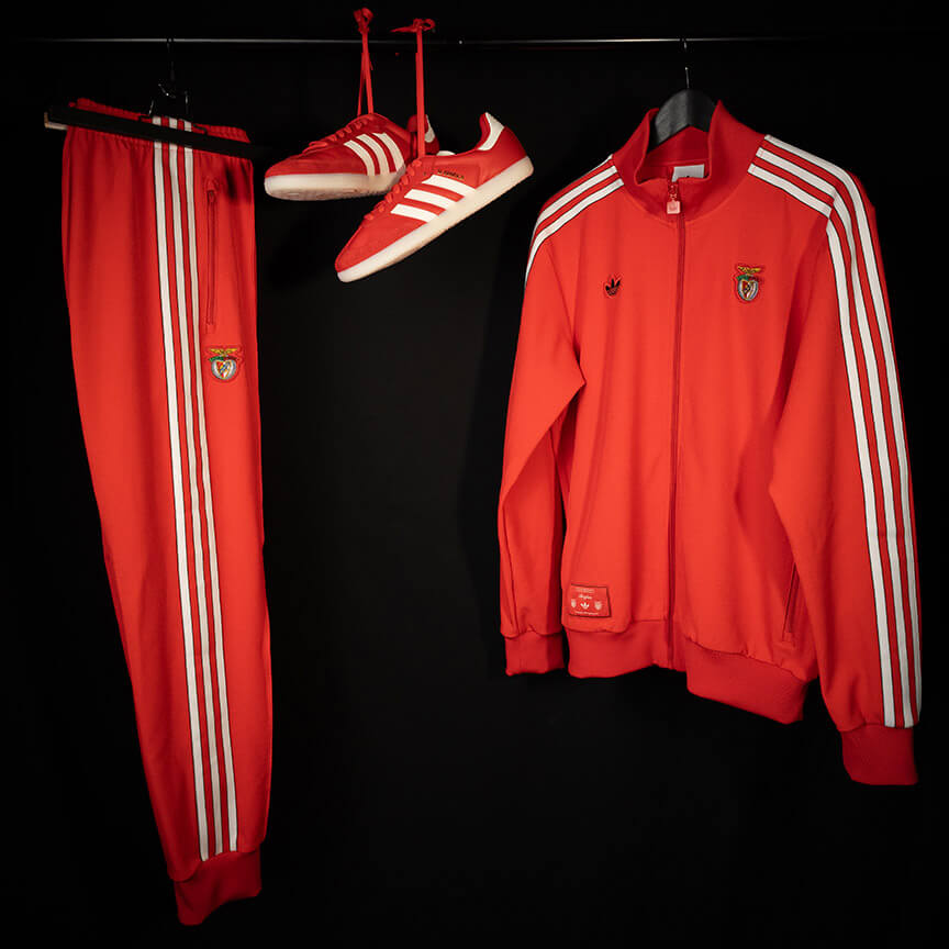 Jogador Benfica com Casaco Retro