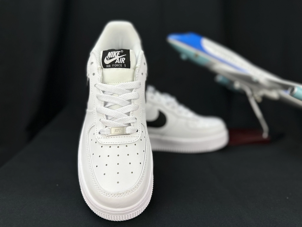 Nike Air Force 1 Preto e Branco - Vista 7