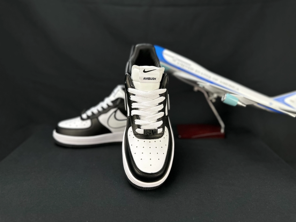 Nike Air Force 1 Grande Swoosh Branco e Preto - Vista 11
