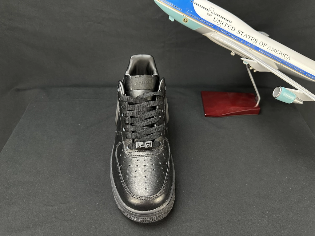 Nike Air Force 1 Grande Swoosh Total Black - Vista 10