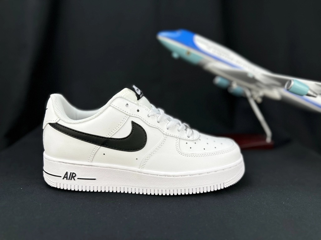 Nike Air Force 1 Preto e Branco
