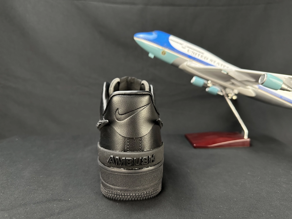 Nike Air Force 1 Grande Swoosh Total Black - Vista 11