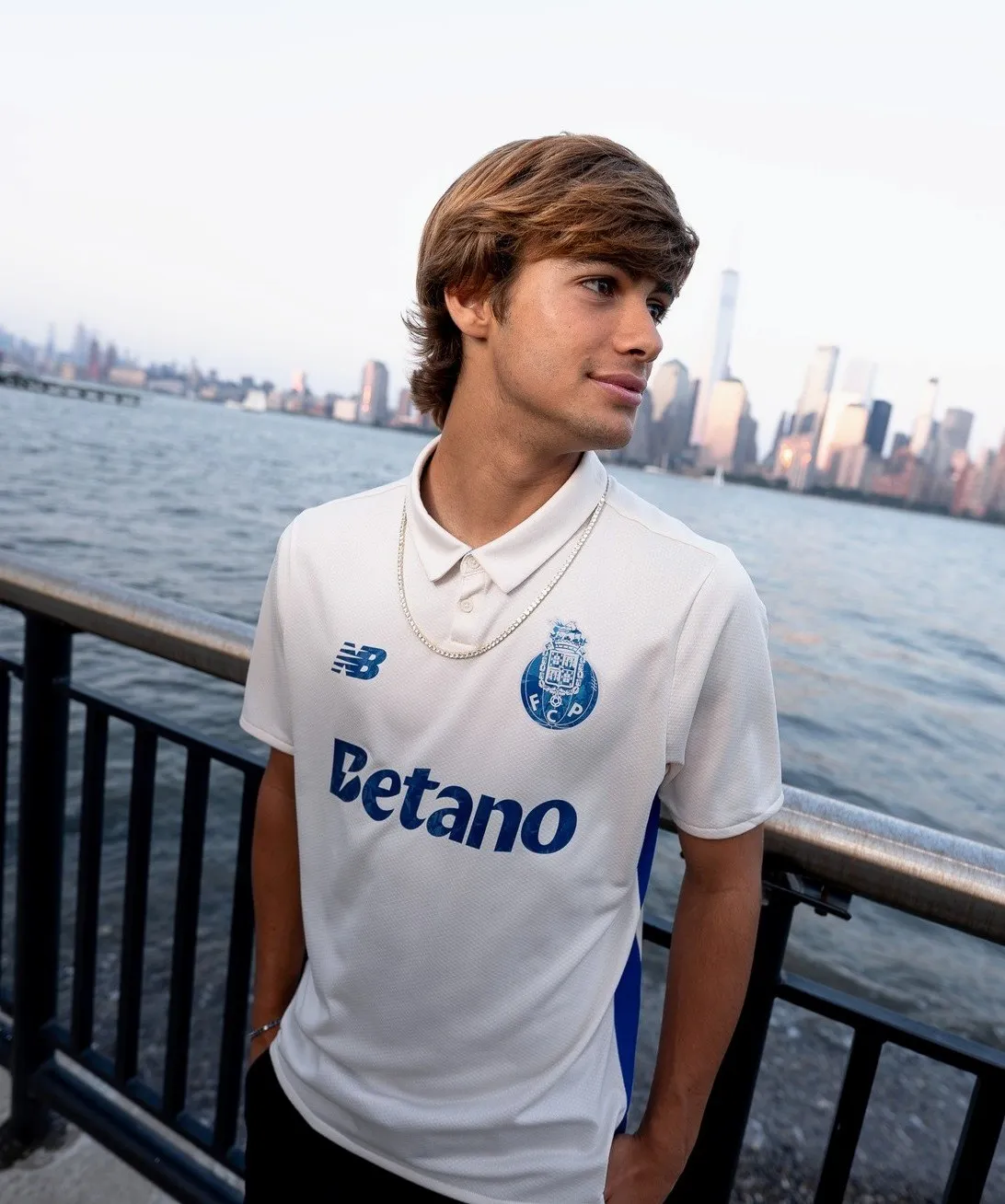 Jogador Porto com Camisola 25/26
